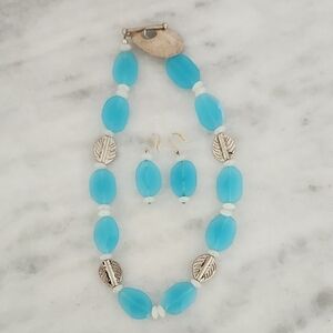 Chic Turquoise and Silver Leaf Necklace Set